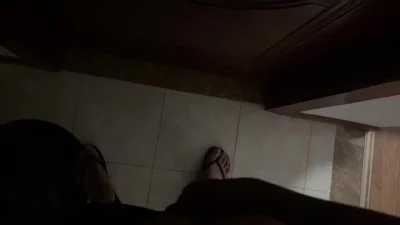 小房间传来不堪入耳的声音