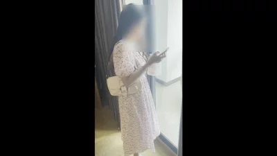 大奶子骚逼偷情后当面打电话！！